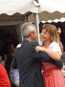 Bernd und Ria Frauenfeld tanzen